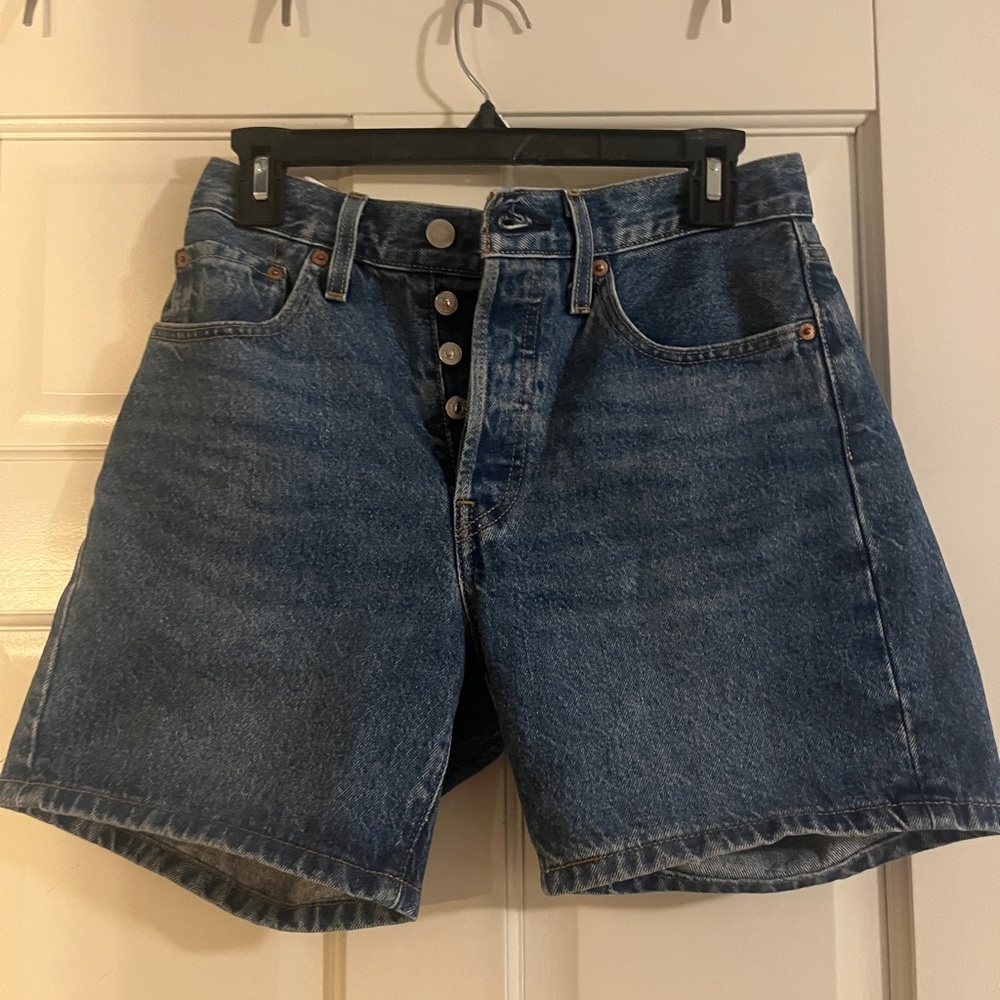 Levi’s 501 mid thigh women’s shorts